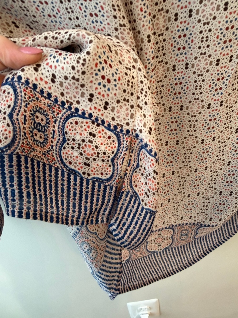 Vince Bohemian Silk Tile Print Tunic Blouse Size 8 Tan Blue Pink - Picture 9 of 10
